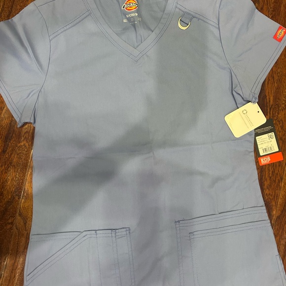 Dickies Classic Blue V-Neck Scrub Top NWT woman's size small - Picture 3 of 4
